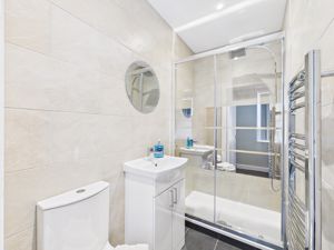 En-suite- click for photo gallery